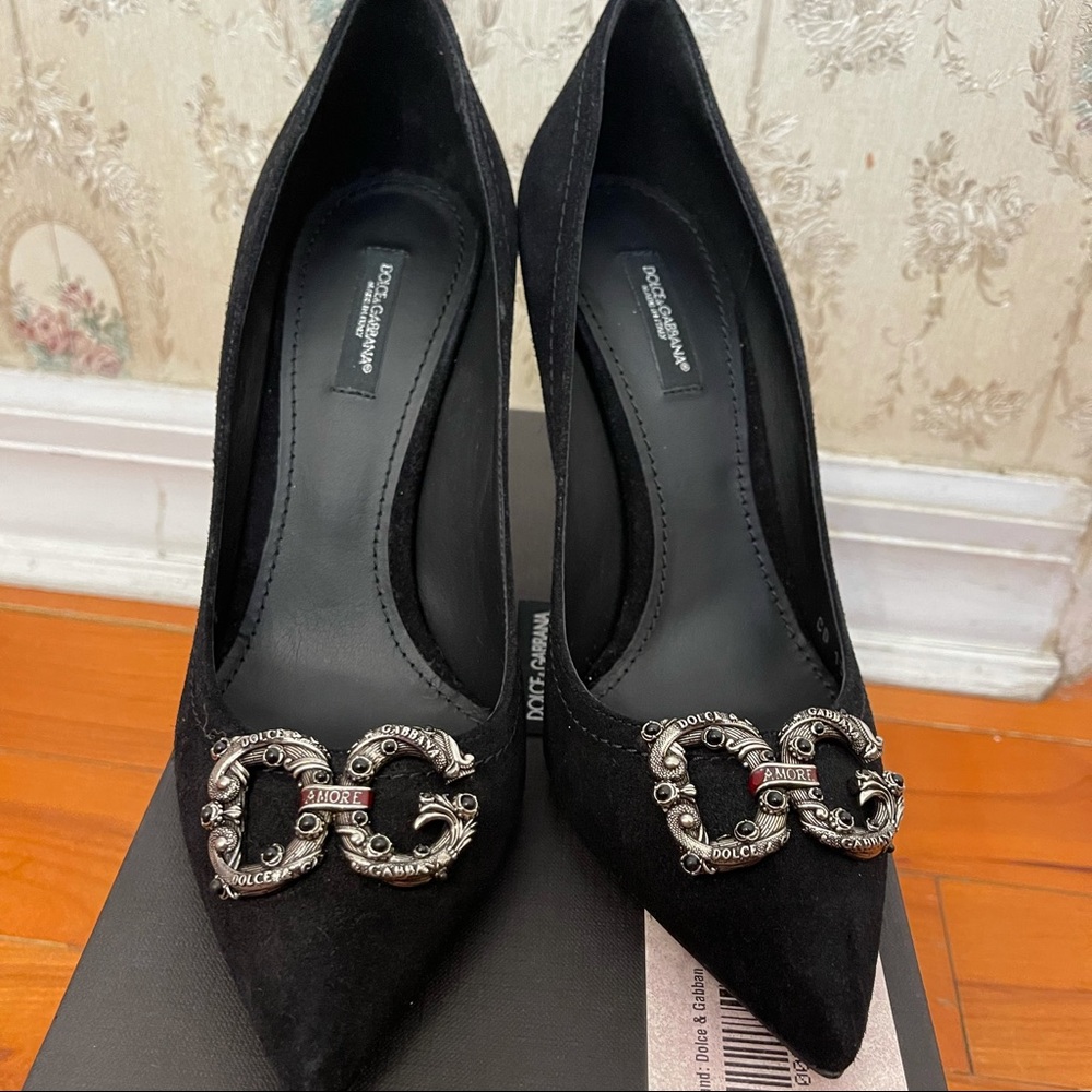 Dolce and gabbana suede 38.5 pumps